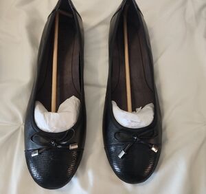 Vionic Black Textured Flats with Bow Detail